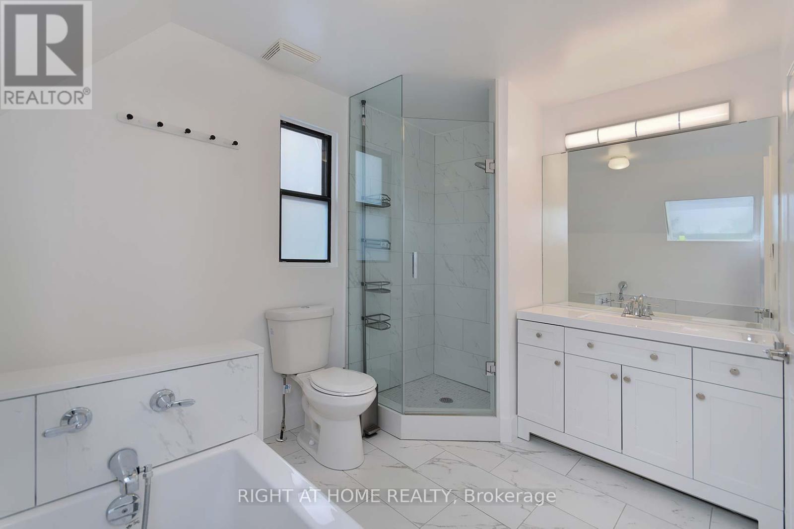 B - 164 Quebec Avenue, Toronto, Ontario  M6P 2T8 - Photo 23 - W12735322