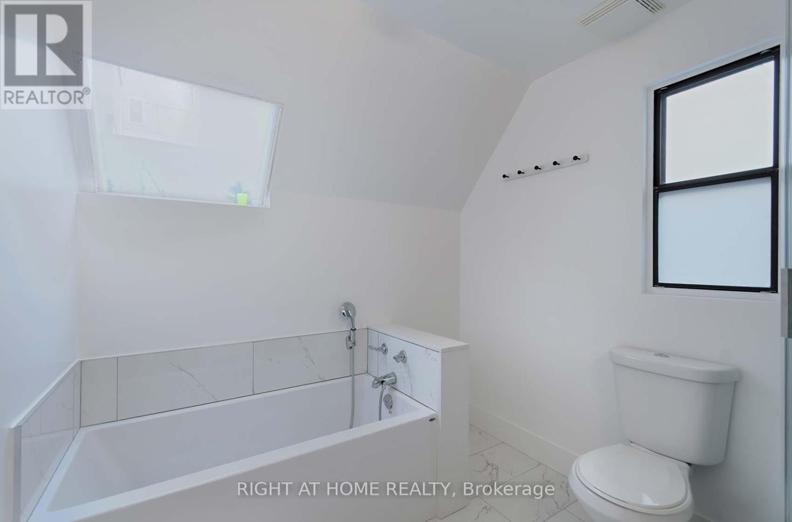 B - 164 Quebec Avenue, Toronto, Ontario  M6P 2T8 - Photo 24 - W12735322