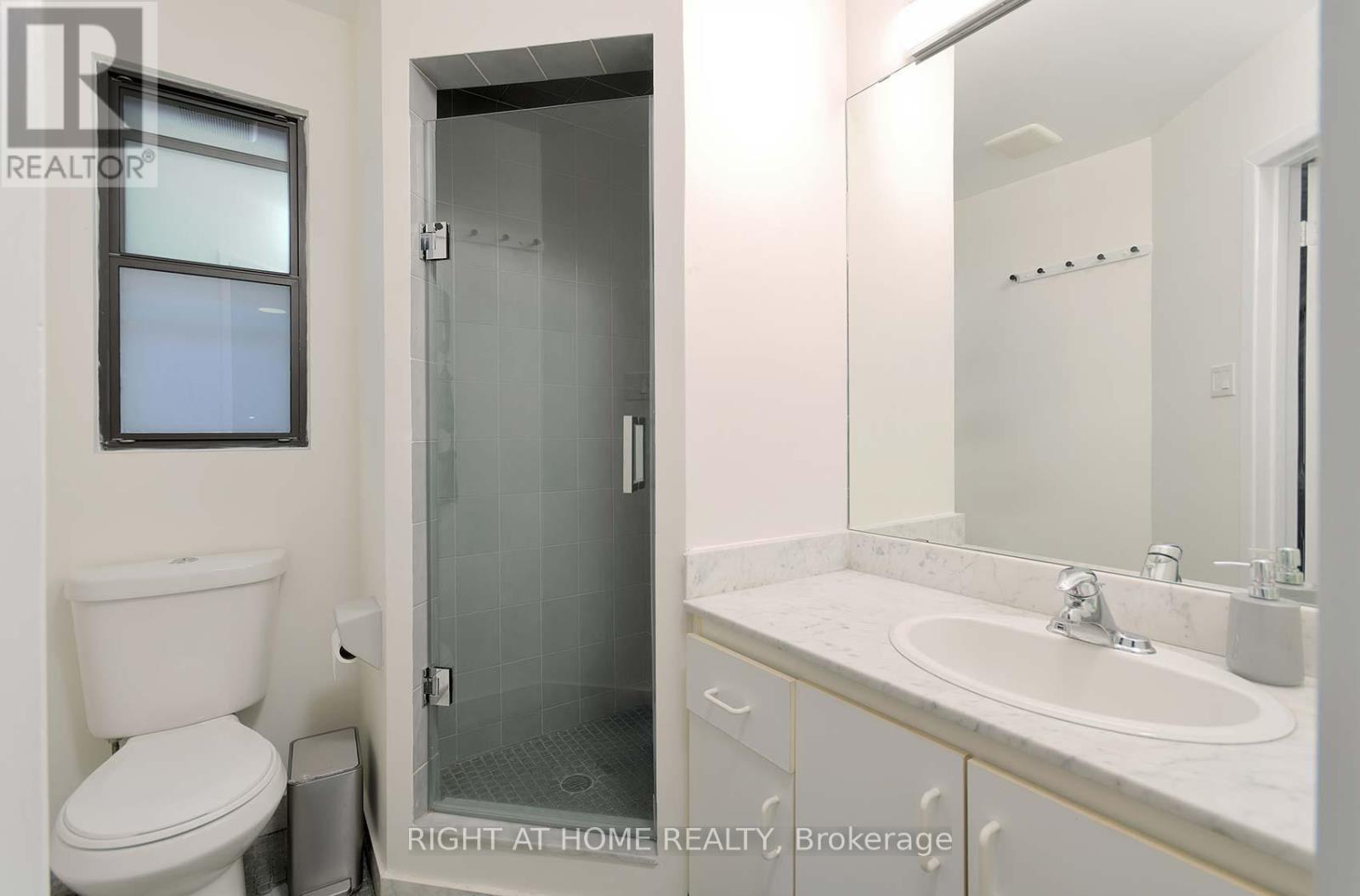 B - 164 Quebec Avenue, Toronto, Ontario  M6P 2T8 - Photo 25 - W12735322