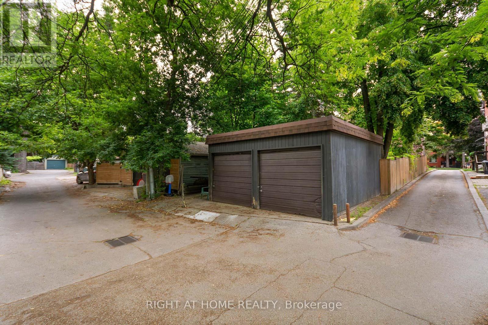 B - 164 Quebec Avenue, Toronto, Ontario  M6P 2T8 - Photo 30 - W12735322