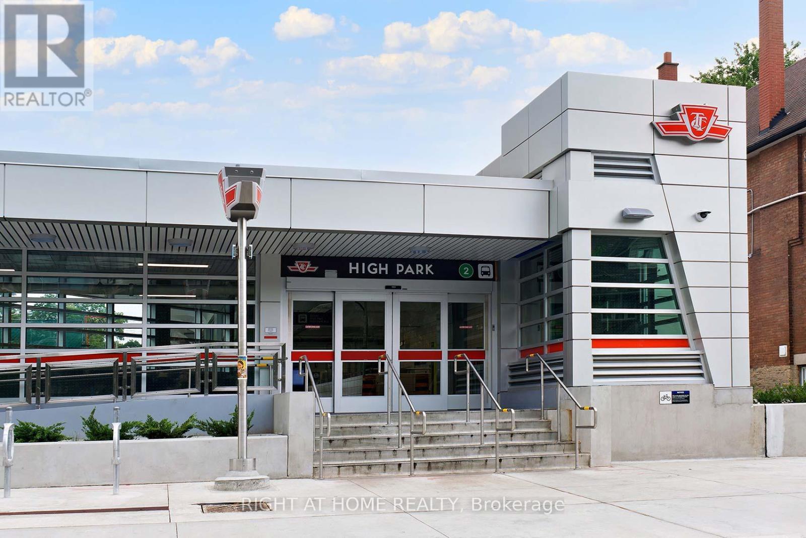 B - 164 Quebec Avenue, Toronto, Ontario  M6P 2T8 - Photo 32 - W12735322