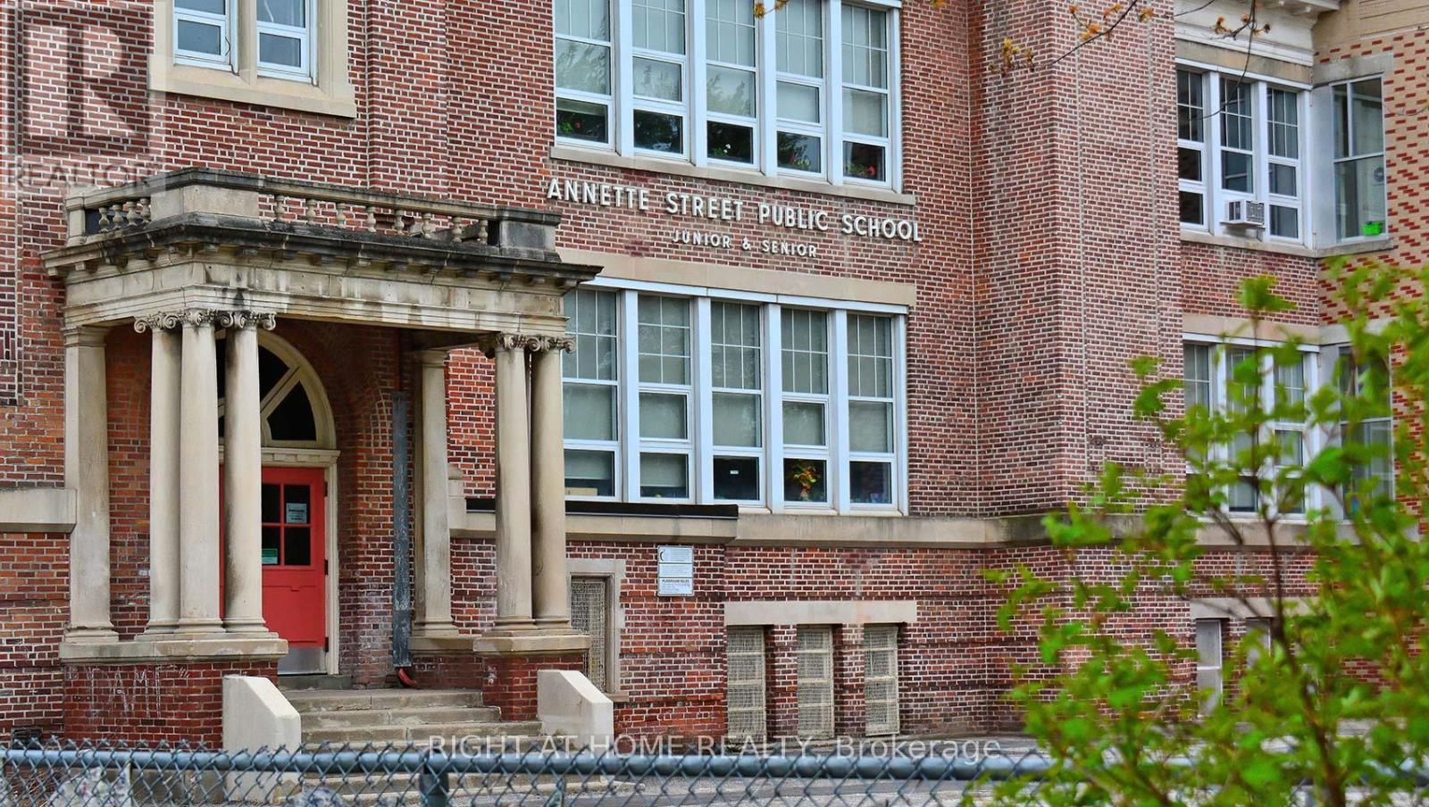 B - 164 Quebec Avenue, Toronto, Ontario  M6P 2T8 - Photo 34 - W12735322