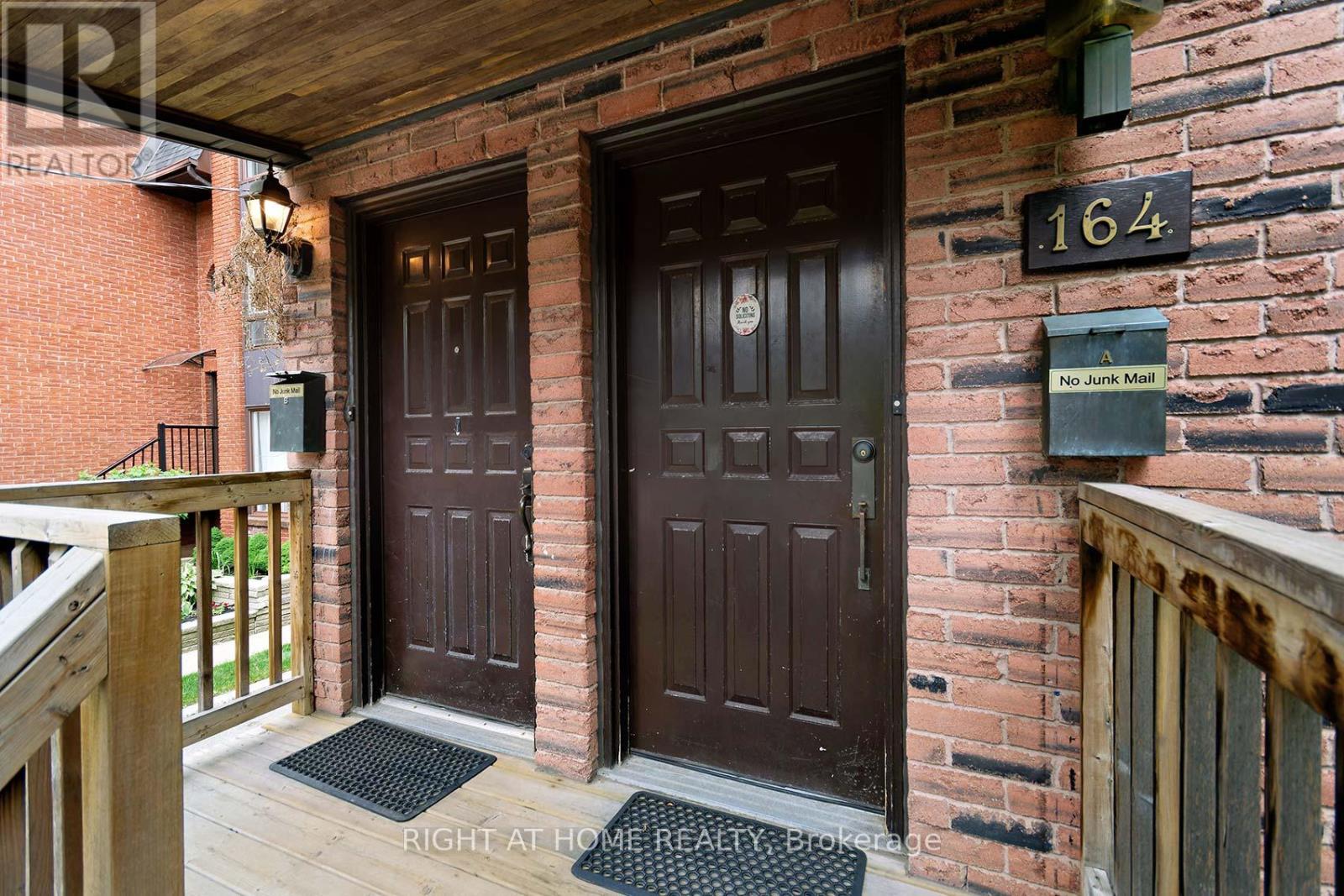 B - 164 Quebec Avenue, Toronto, Ontario  M6P 2T8 - Photo 4 - W12735322