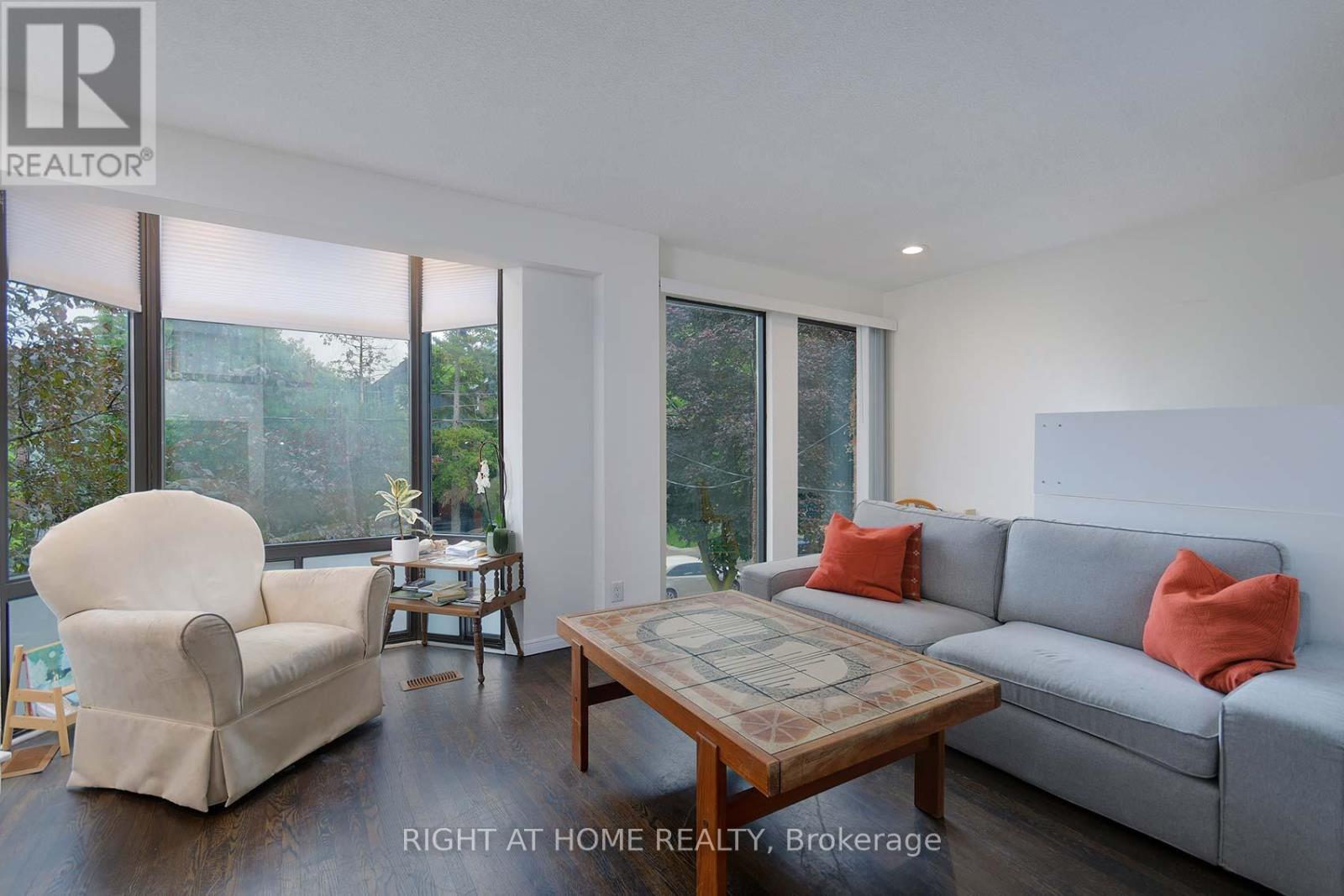 B - 164 Quebec Avenue, Toronto, Ontario  M6P 2T8 - Photo 9 - W12735322