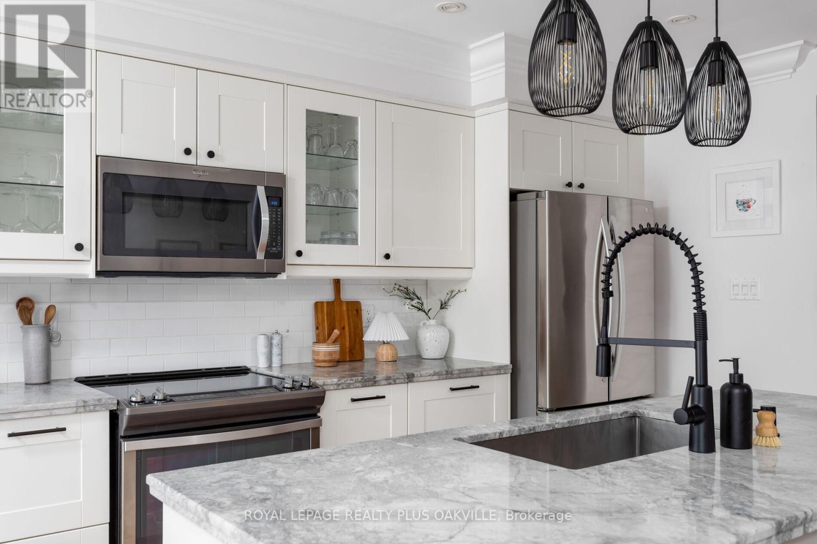 4074 Kryzan Drive, Burlington, Ontario  L7M 4Z4 - Photo 15 - W12735418