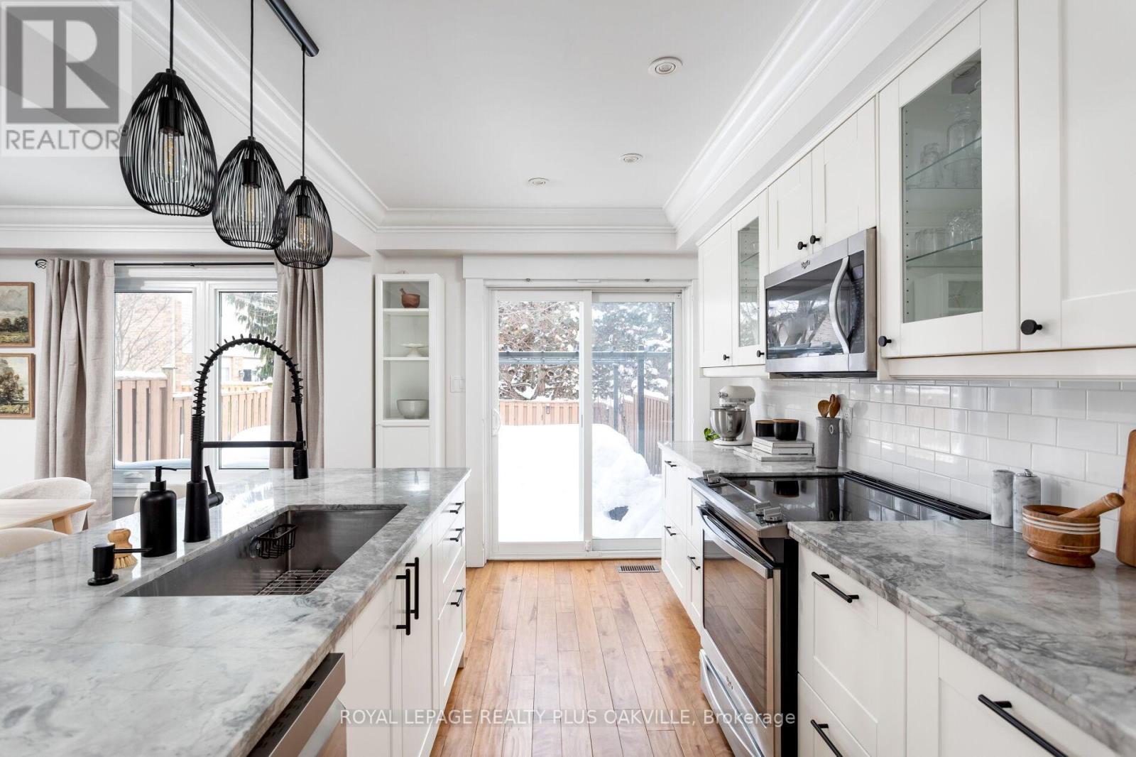 4074 Kryzan Drive, Burlington, Ontario  L7M 4Z4 - Photo 16 - W12735418