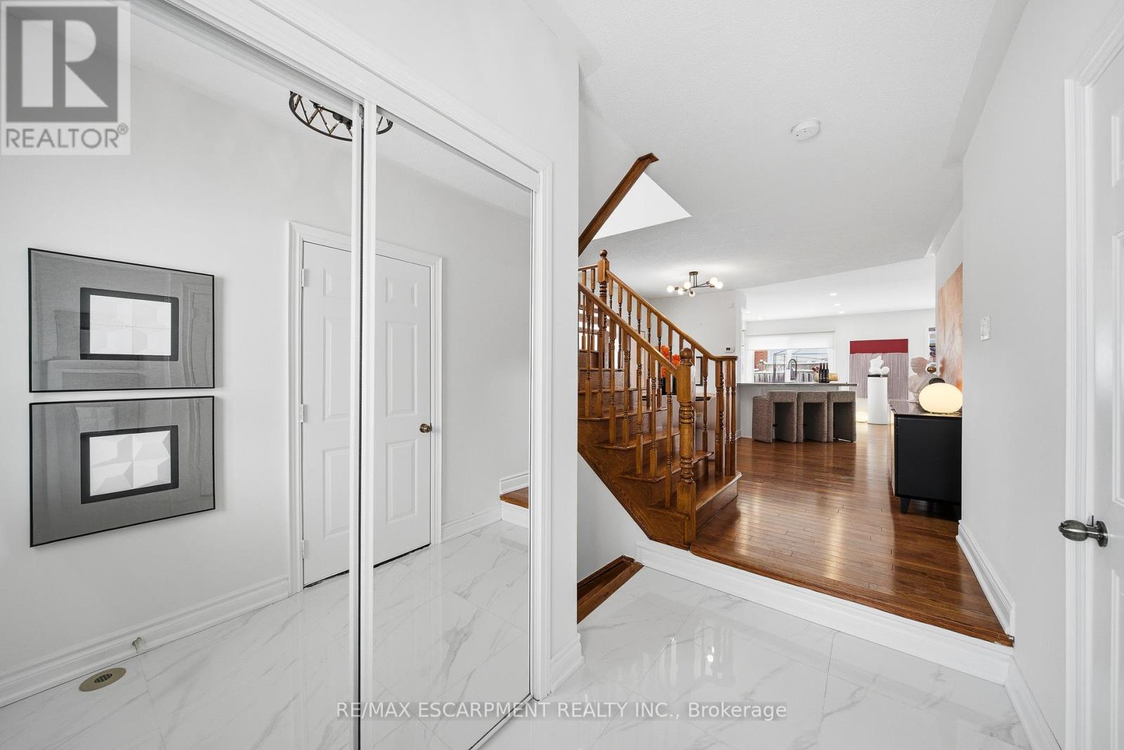 911 Zelinsky Crescent, Milton, Ontario  L9T 0L5 - Photo 5 - W12735434