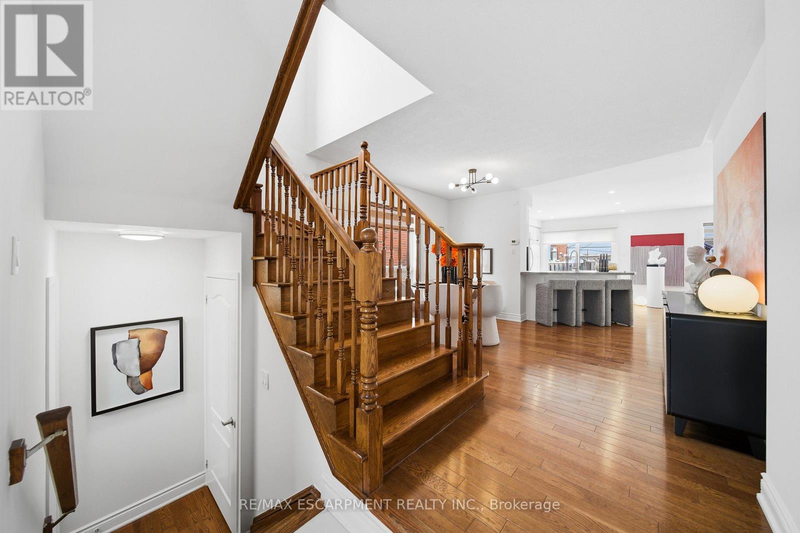 911 Zelinsky Crescent, Milton, Ontario  L9T 0L5 - Photo 6 - W12735434