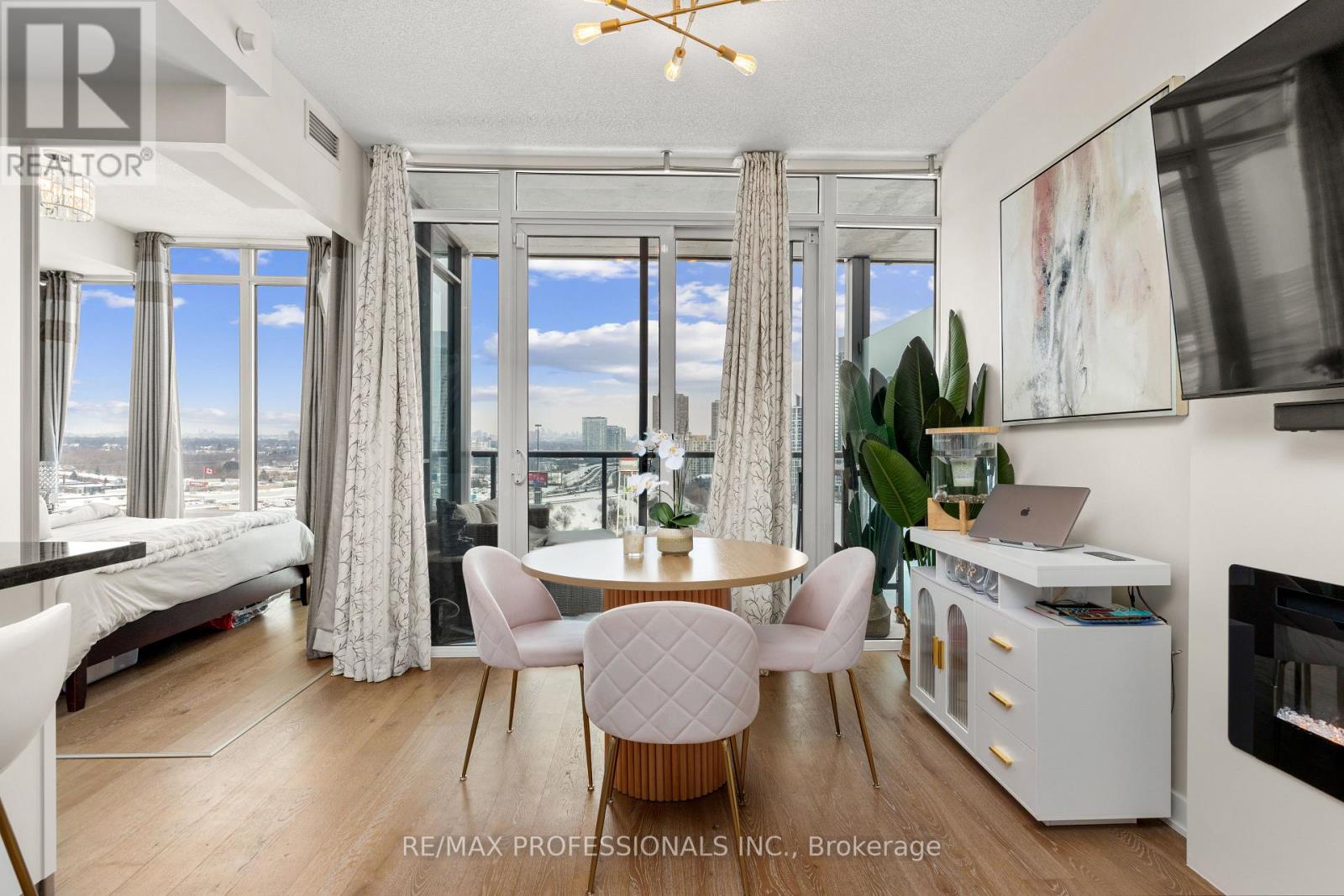 1810 - 90 Park Lawn Road, Toronto, Ontario  M8Y 0B6 - Photo 8 - W12735470