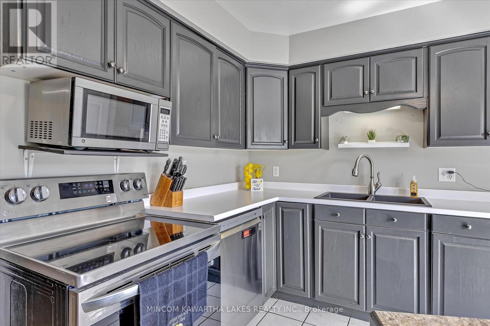 1405 Hiawatha Line, Otonabee-South Monaghan, Ontario  K9J 6X8 - Photo 11 - X12373406