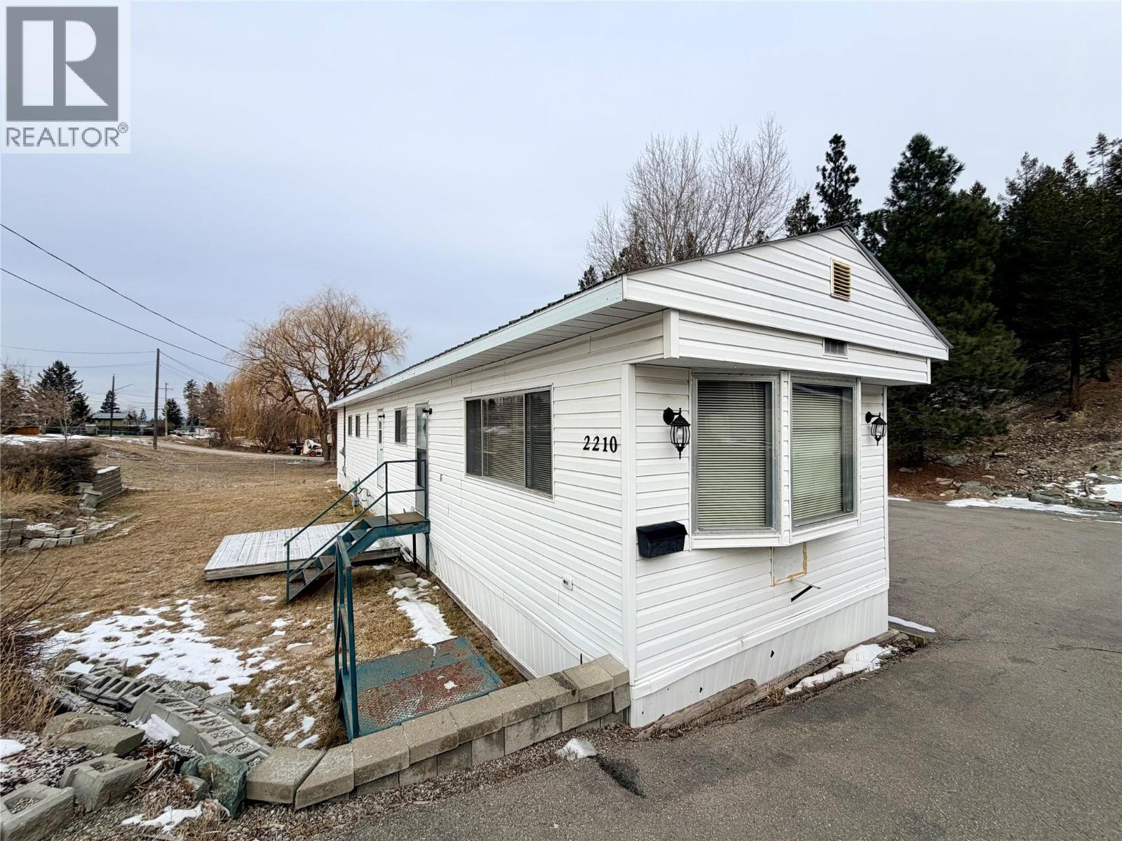 2210 34th Avenue N, Cranbrook, British Columbia  V1C 4L6 - Photo 2 - 10373824