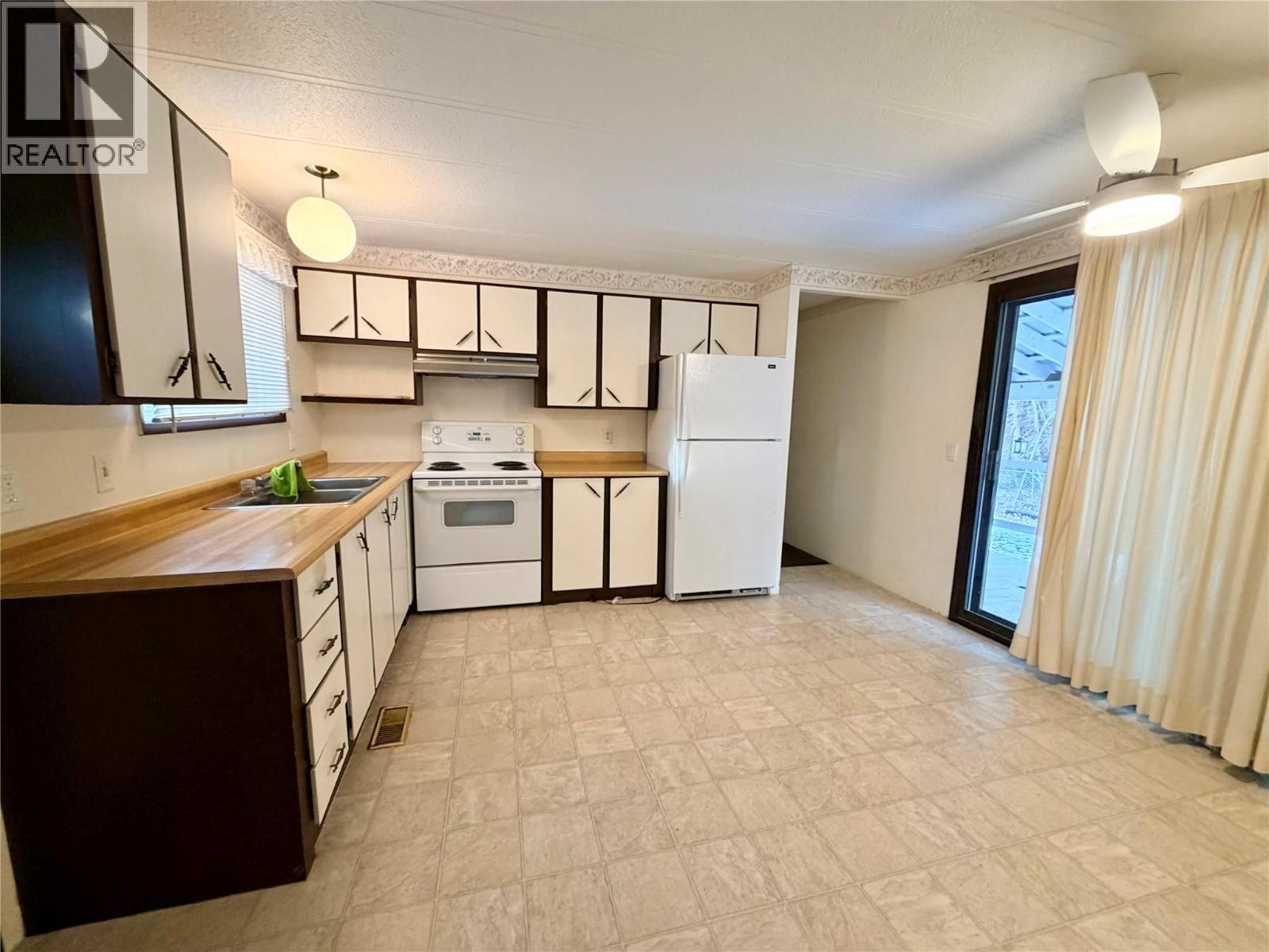 2210 34th Avenue N, Cranbrook, British Columbia  V1C 4L6 - Photo 5 - 10373824