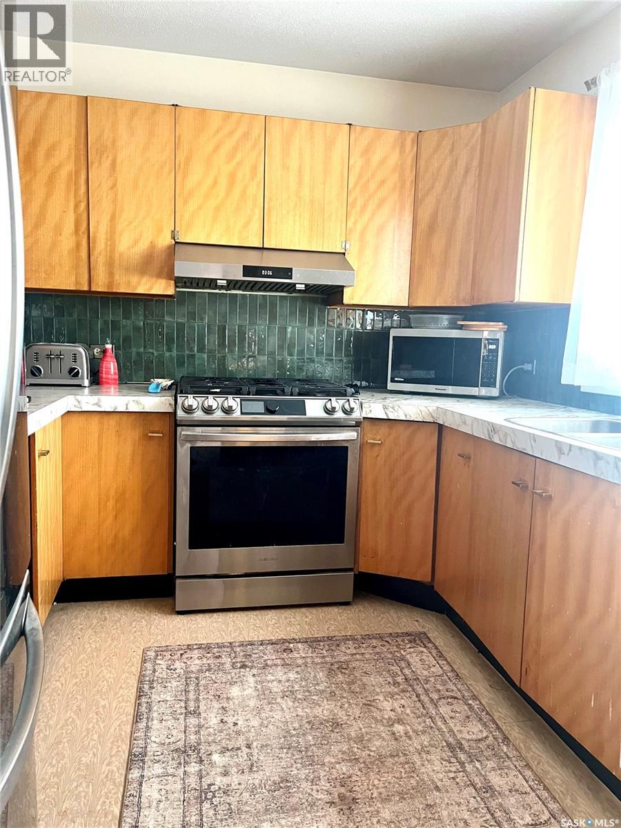 792 3rd Street E, Shaunavon, Saskatchewan  S0N 0C4 - Photo 3 - SK014373