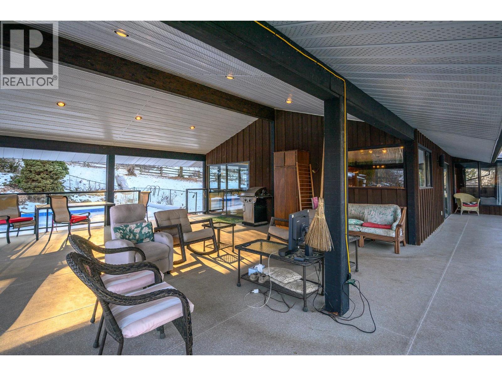 5860 Learmouth Road, Lavington, British Columbia  V1B 3E6 - Photo 42 - 10374014