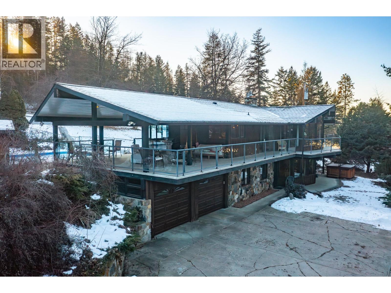 5860 Learmouth Road, Lavington, British Columbia