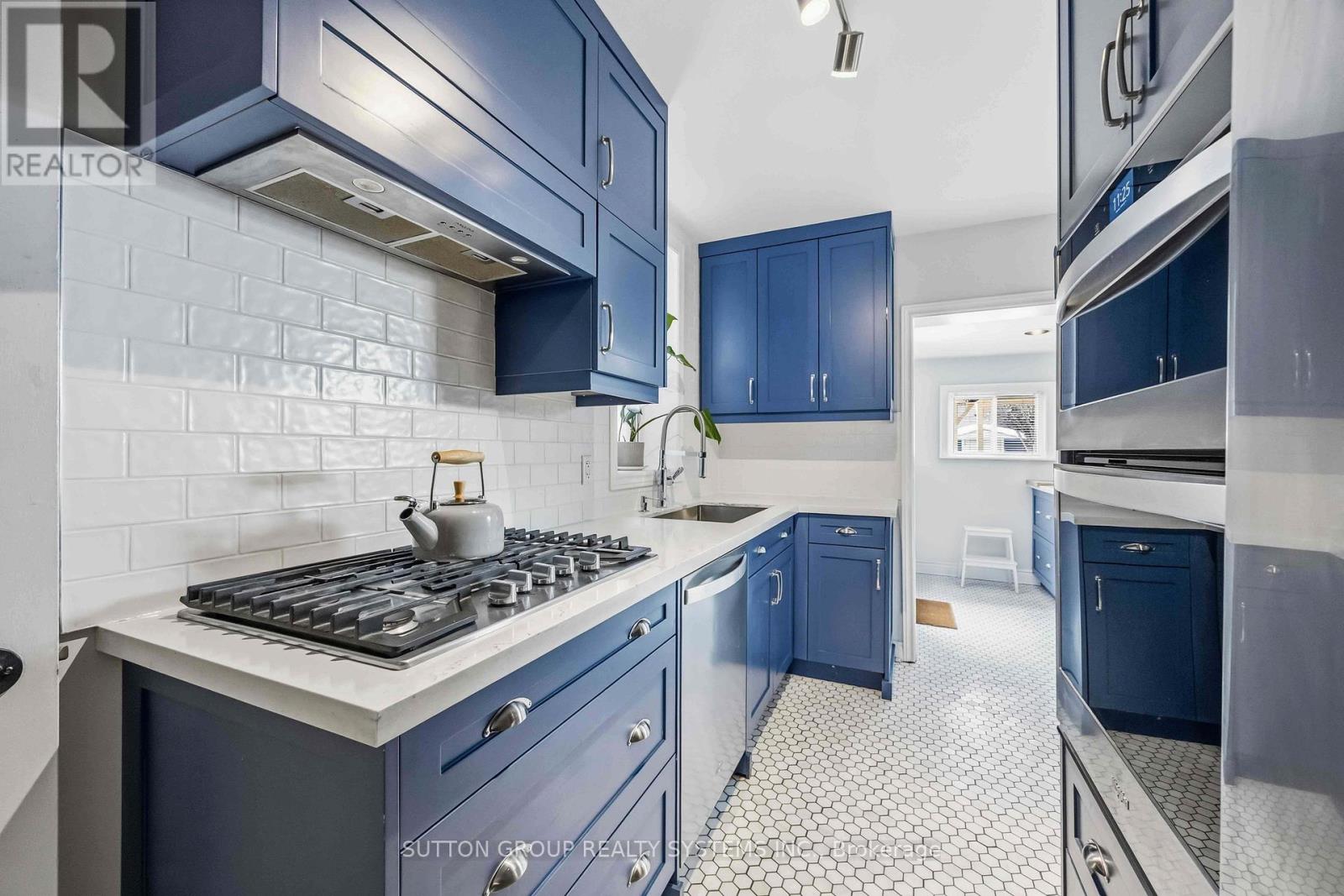 62 Robina Avenue, Toronto, Ontario  M6C 3Y7 - Photo 8 - C12735566