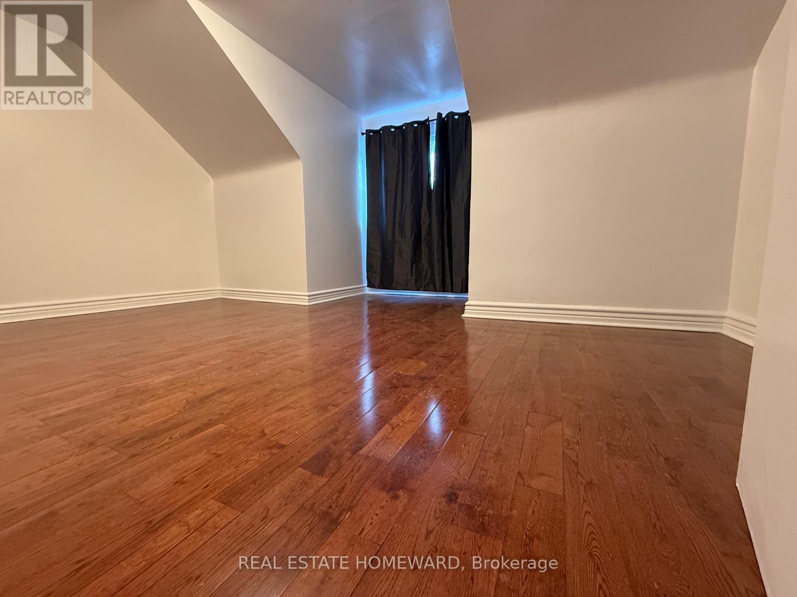 Upper - 1234 Gerrard Street E, Toronto, Ontario  M4L 1Y6 - Photo 2 - E12735656