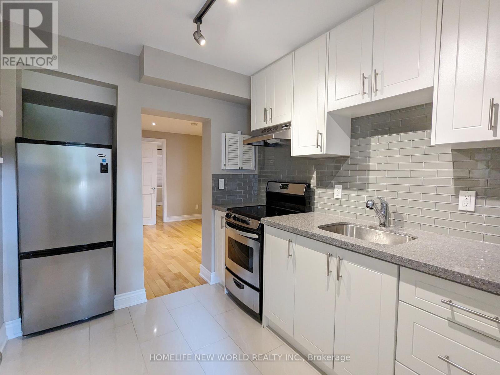 MAIN - 258 KENILWORTH AVENUE, Toronto, Ontario