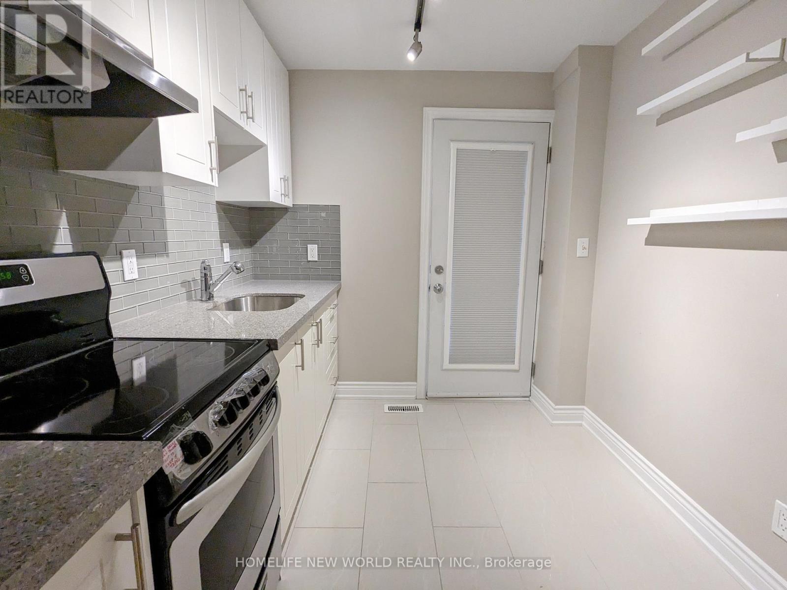Main - 258 Kenilworth Avenue, Toronto, Ontario  M4L 3S8 - Photo 2 - E12735660