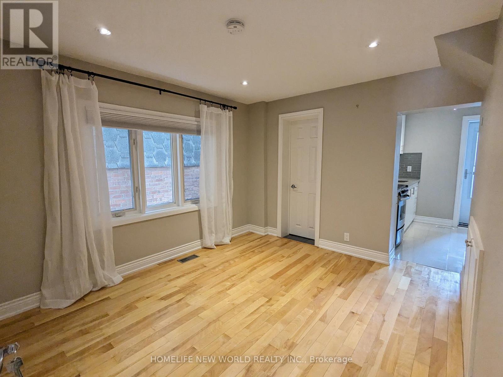 Main - 258 Kenilworth Avenue, Toronto, Ontario  M4L 3S8 - Photo 4 - E12735660