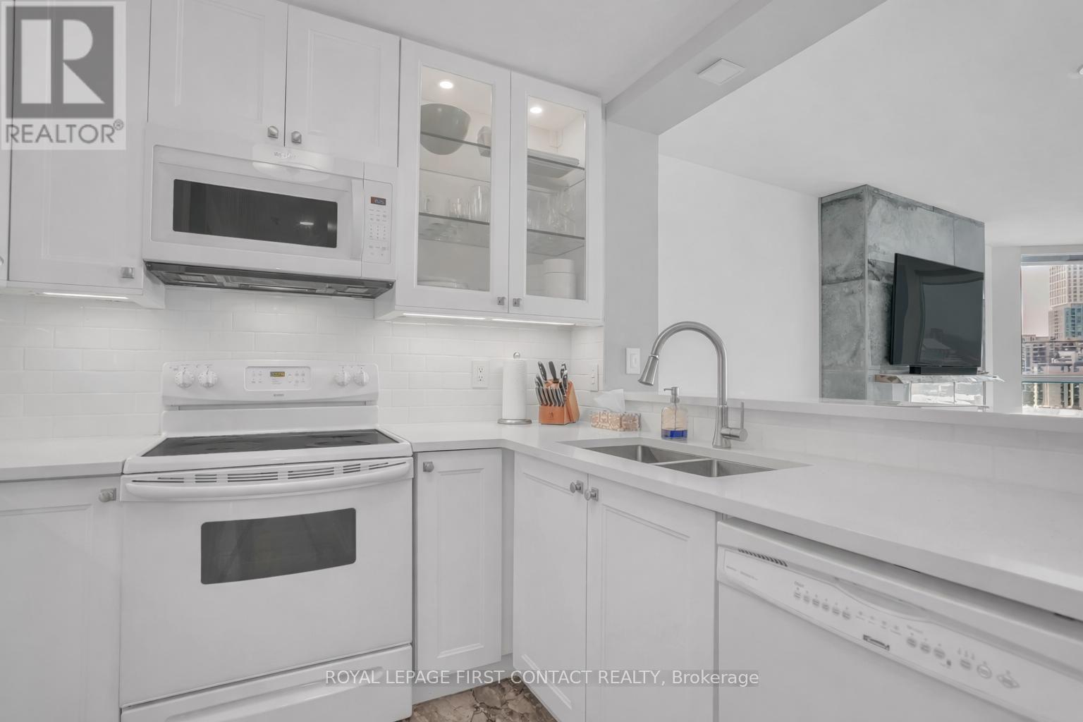 605 - 140 Dunlop Street E, Barrie, Ontario  L4M 6H9 - Photo 11 - S12735622