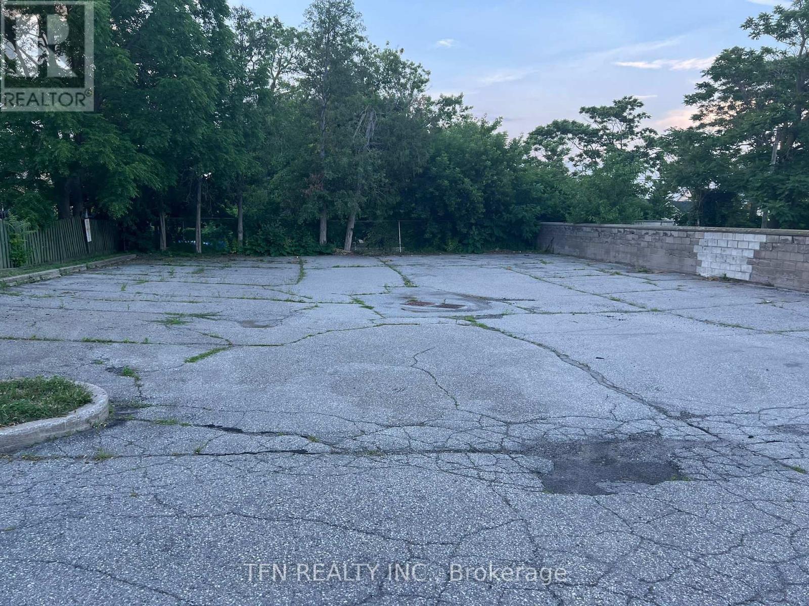 135-137 Queenston Street, St. Catharines, Ontario  L2R 2Z8 - Photo 33 - X12724628