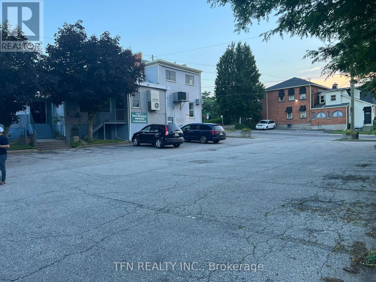 135-137 Queenston Street, St. Catharines, Ontario  L2R 2Z8 - Photo 32 - X12724628