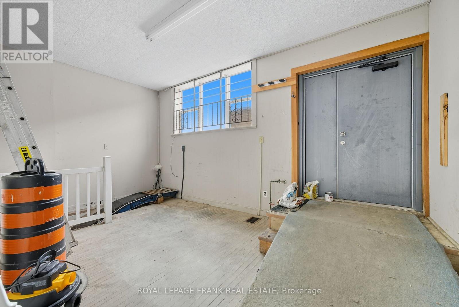 15-17 William Street S, Kawartha Lakes, Ontario  K9V 3A3 - Photo 17 - X12473115