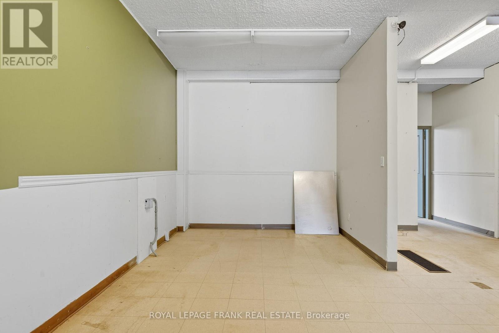 15-17 William Street S, Kawartha Lakes, Ontario  K9V 3A3 - Photo 20 - X12473115