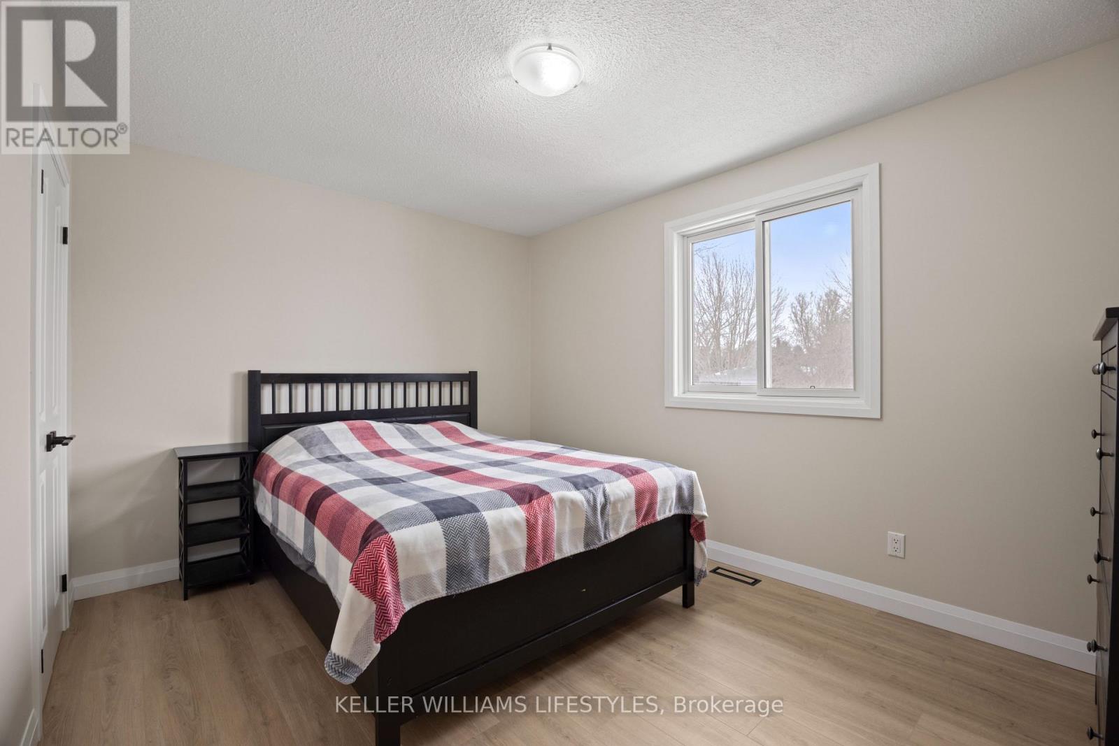 18 Hawthorn Crescent, North Middlesex, Ontario  N0M 1A0 - Photo 19 - X12605254