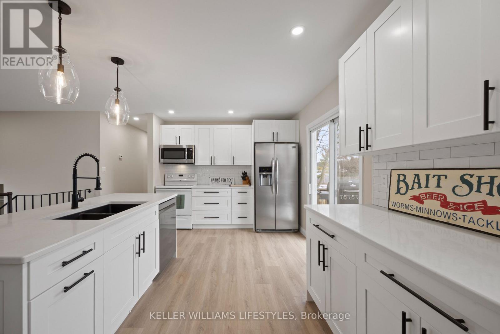 18 Hawthorn Crescent, North Middlesex, Ontario  N0M 1A0 - Photo 13 - X12605254