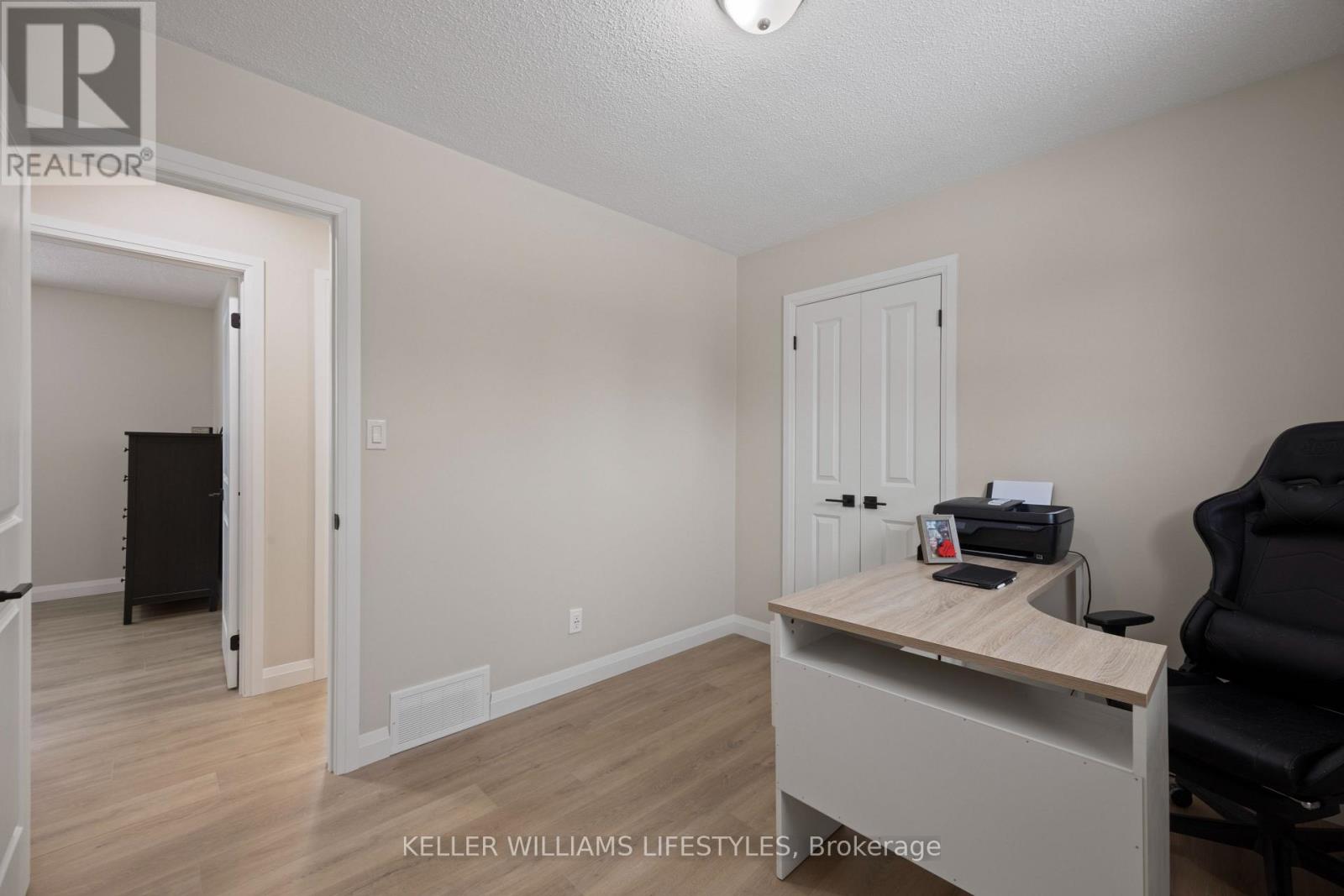 18 Hawthorn Crescent, North Middlesex, Ontario  N0M 1A0 - Photo 24 - X12605254