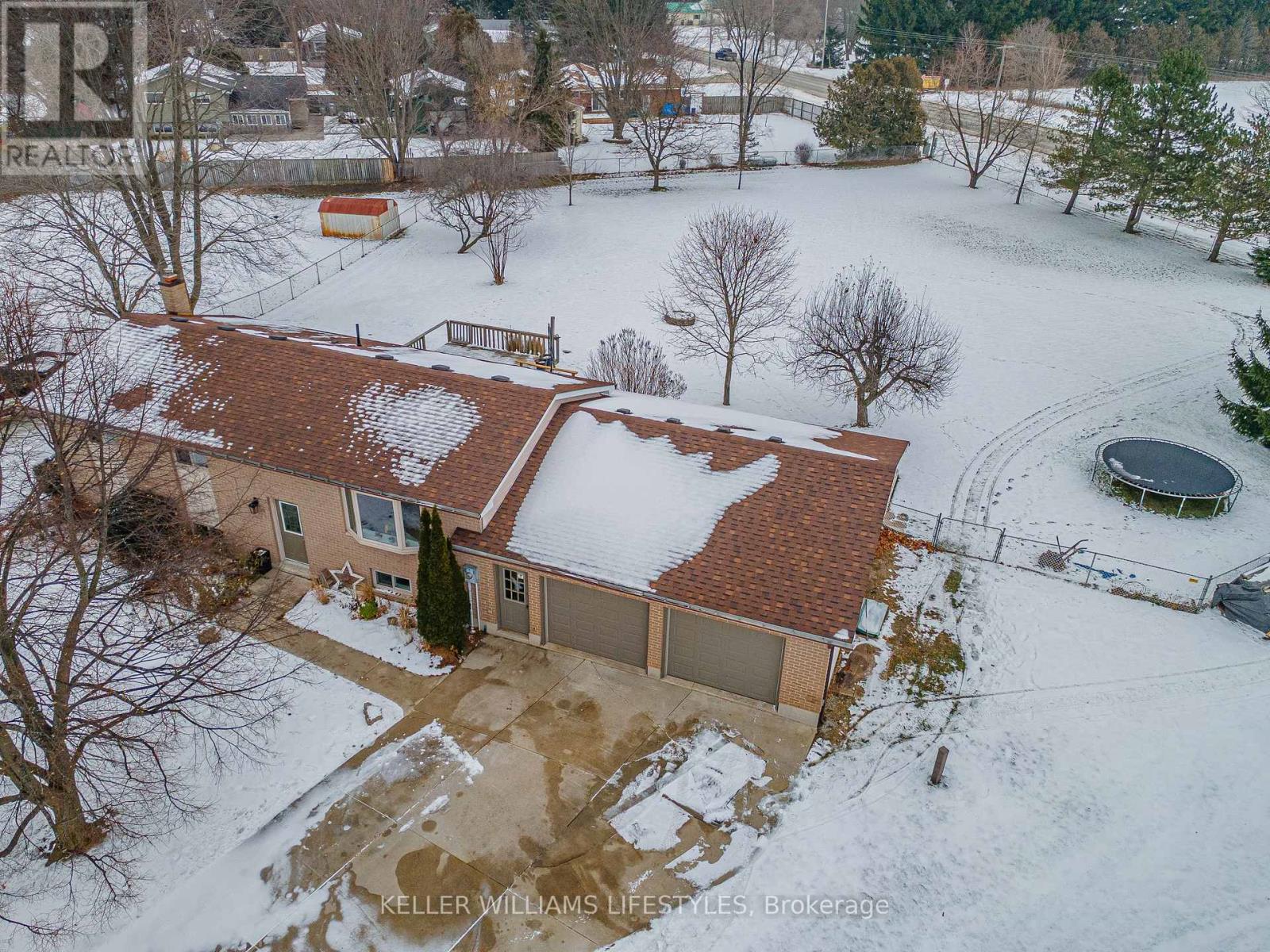 18 Hawthorn Crescent, North Middlesex, Ontario  N0M 1A0 - Photo 40 - X12605254