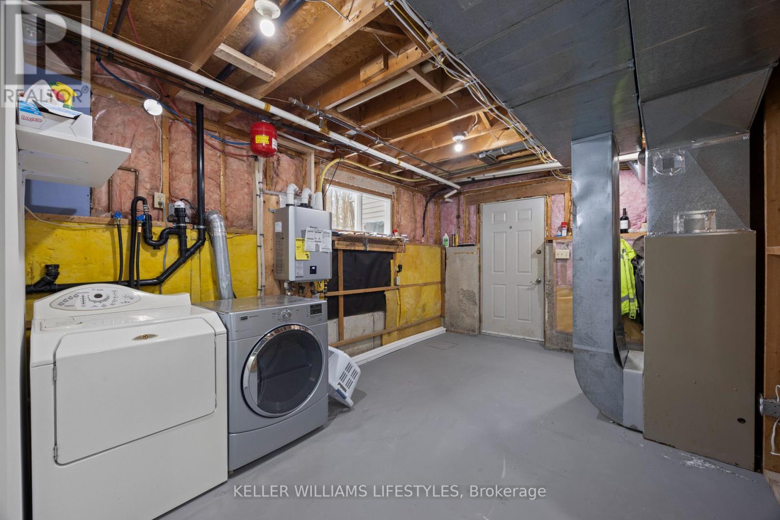 18 Hawthorn Crescent, North Middlesex, Ontario  N0M 1A0 - Photo 33 - X12605254