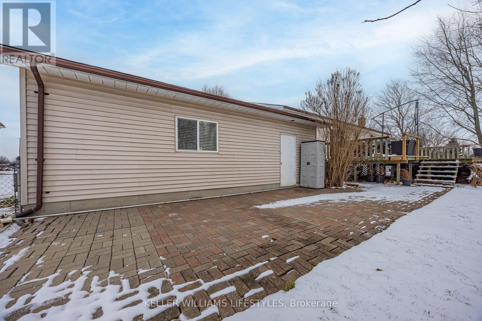 18 Hawthorn Crescent, North Middlesex, Ontario  N0M 1A0 - Photo 38 - X12605254
