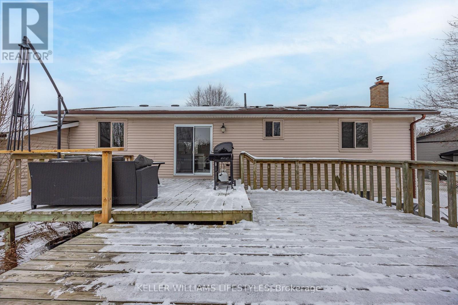 18 Hawthorn Crescent, North Middlesex, Ontario  N0M 1A0 - Photo 39 - X12605254