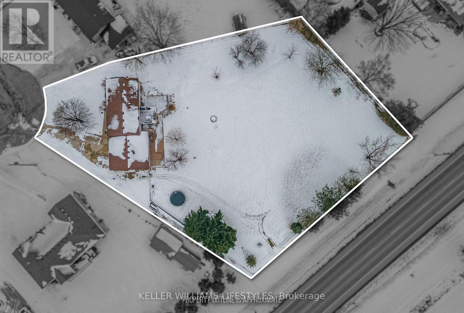 18 Hawthorn Crescent, North Middlesex, Ontario  N0M 1A0 - Photo 4 - X12605254