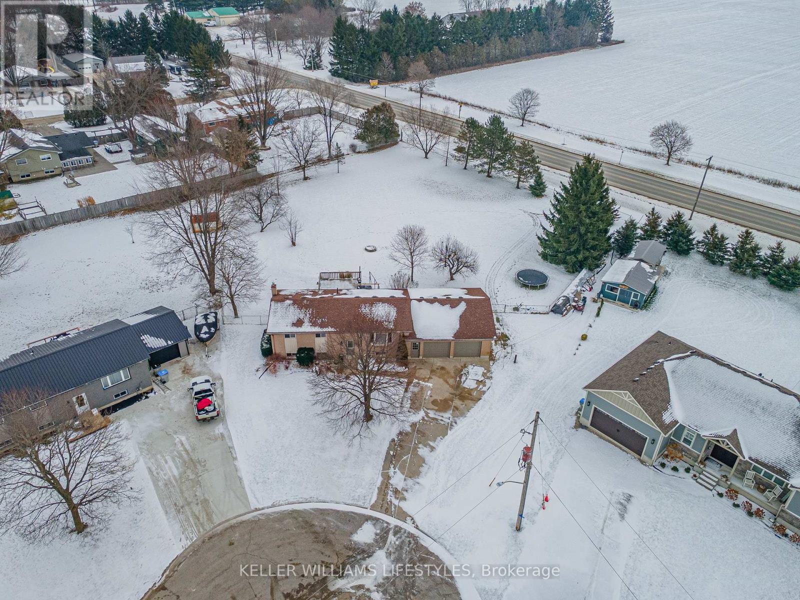 18 Hawthorn Crescent, North Middlesex, Ontario  N0M 1A0 - Photo 44 - X12605254