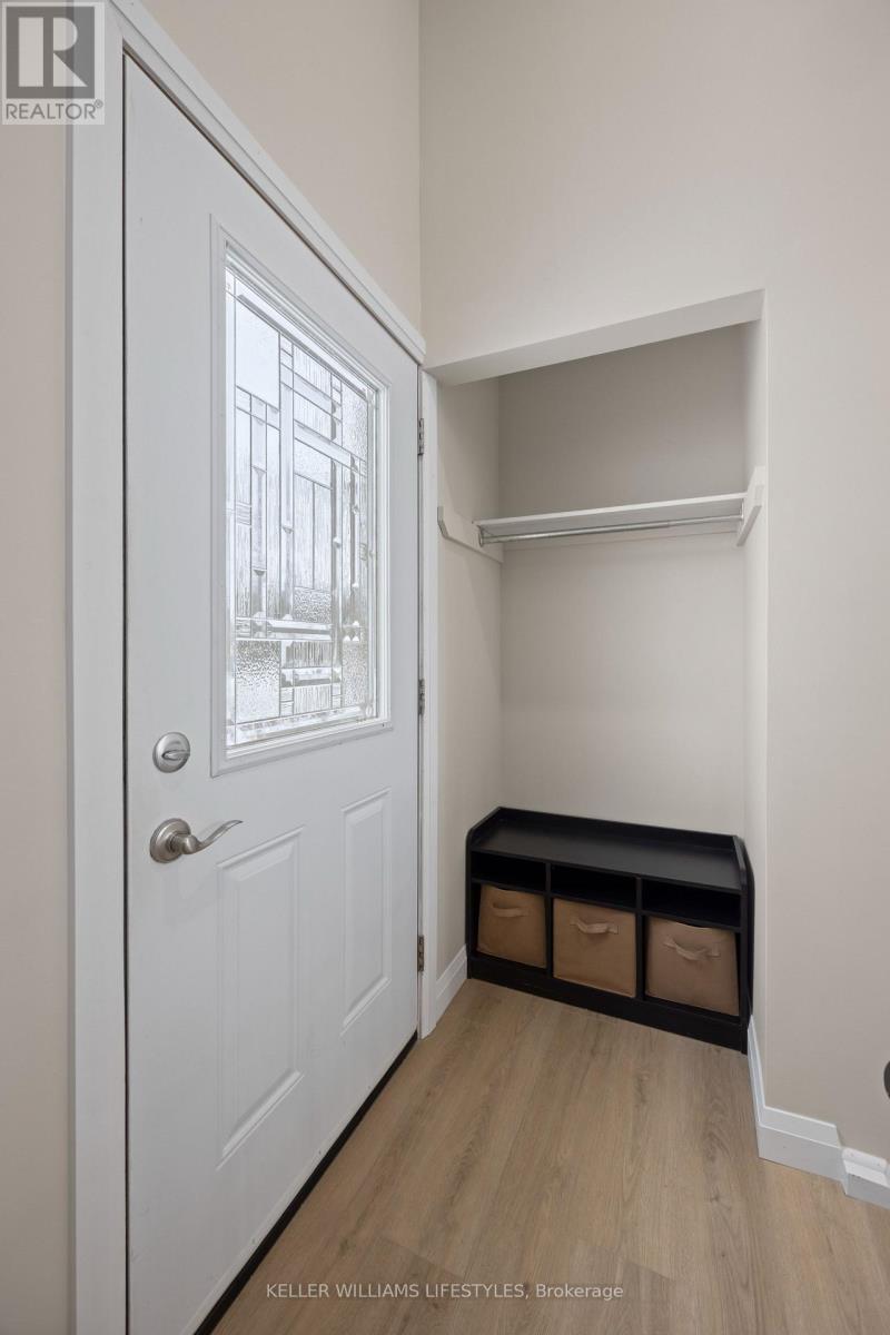 18 Hawthorn Crescent, North Middlesex, Ontario  N0M 1A0 - Photo 9 - X12605254