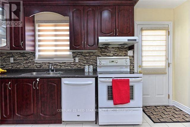 65 Newstead Crescent, Brampton, Ontario  L6V 2A8 - Photo 11 - W12735552