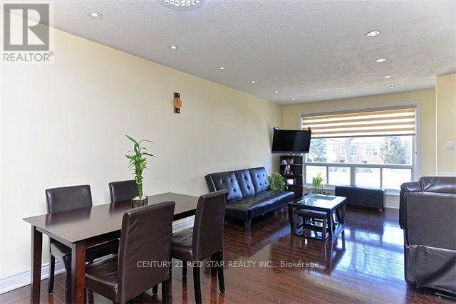 65 Newstead Crescent, Brampton, Ontario  L6V 2A8 - Photo 4 - W12735552