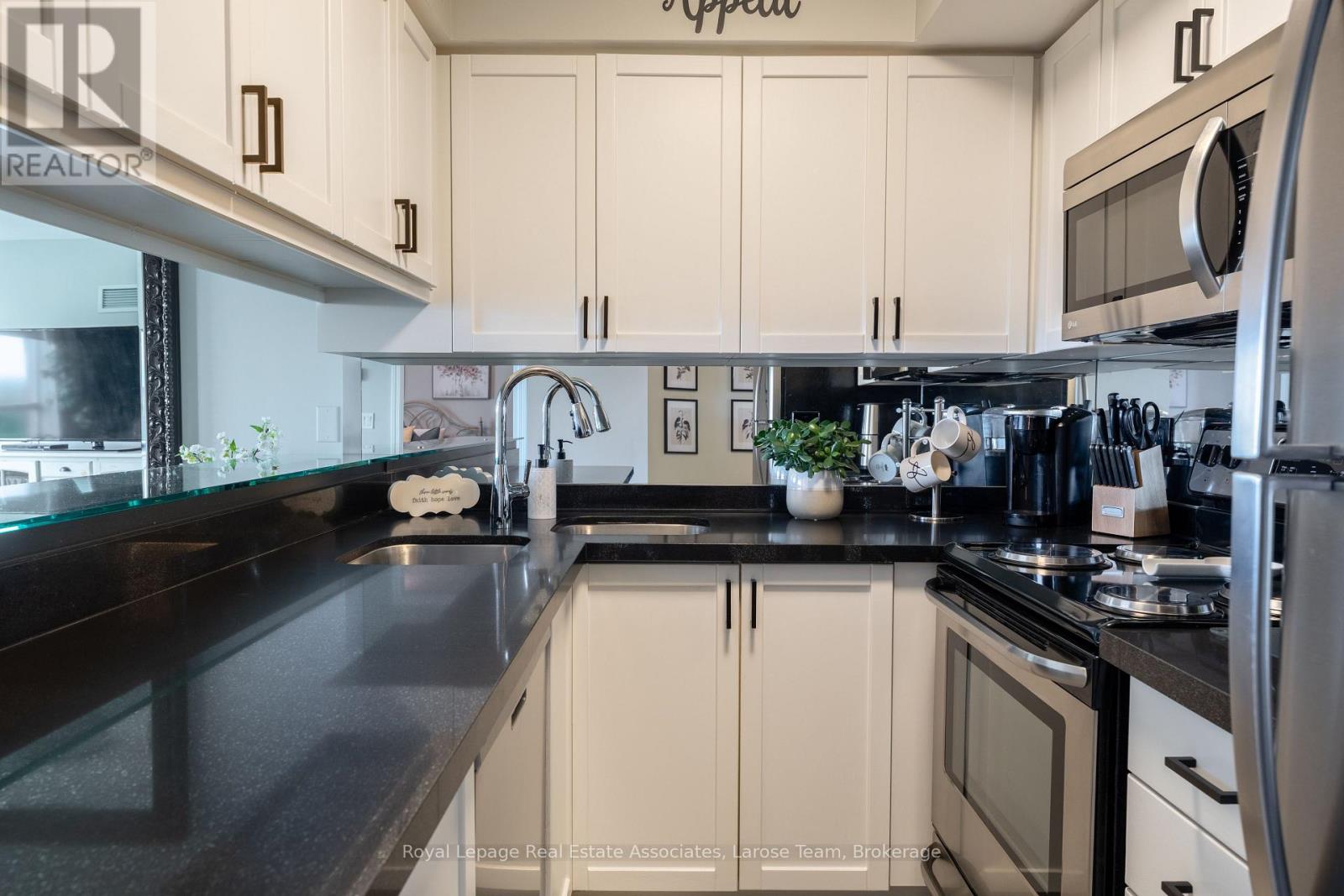 709 - 1140 Parkwest Place, Mississauga, Ontario  L5E 3K9 - Photo 7 - W12735560