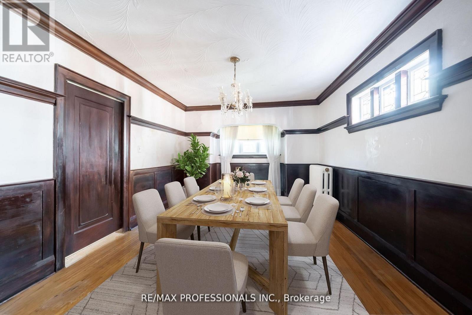 24 Queens Avenue, Toronto, Ontario  M8V 2N1 - Photo 11 - W12735636