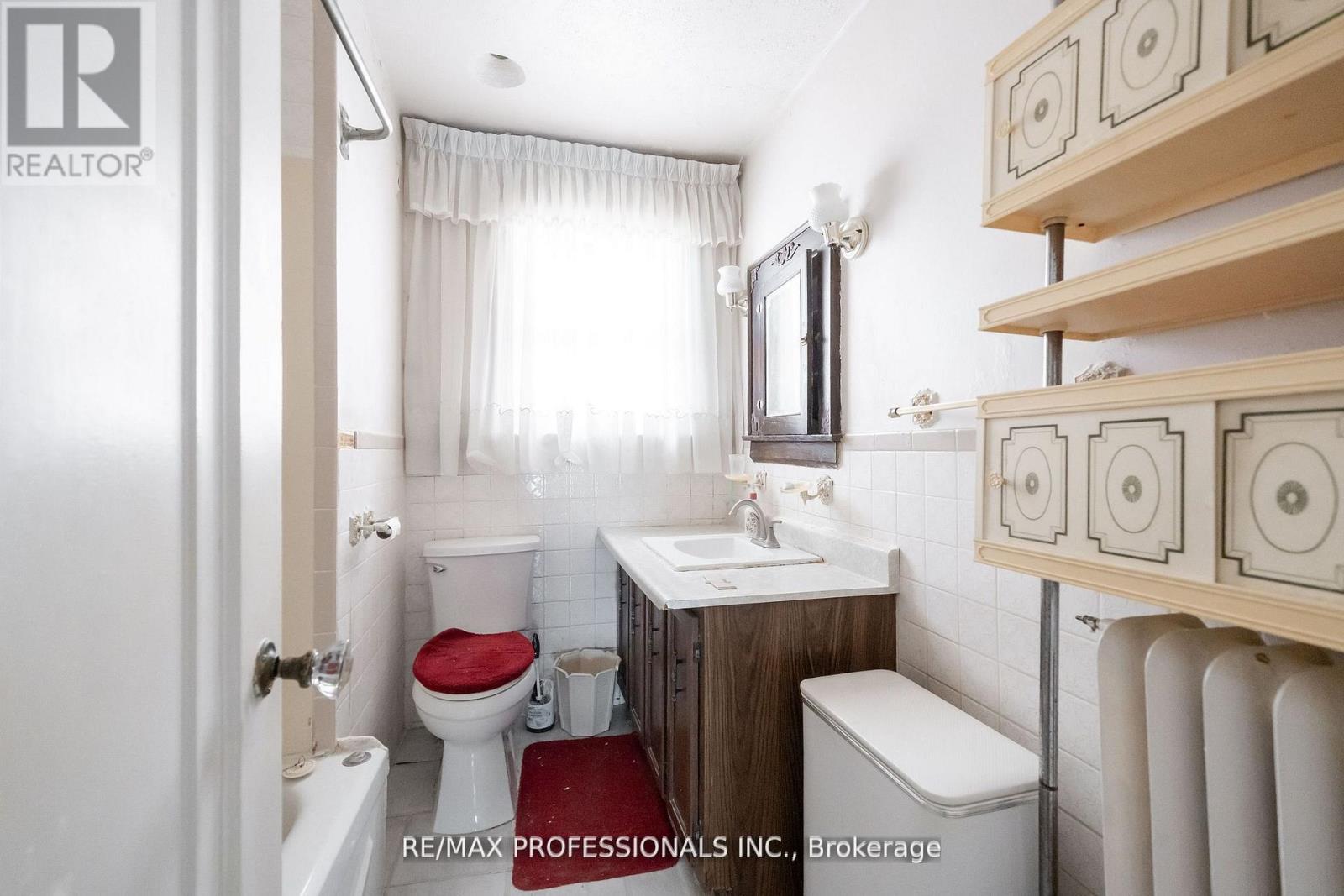 24 Queens Avenue, Toronto, Ontario  M8V 2N1 - Photo 29 - W12735636