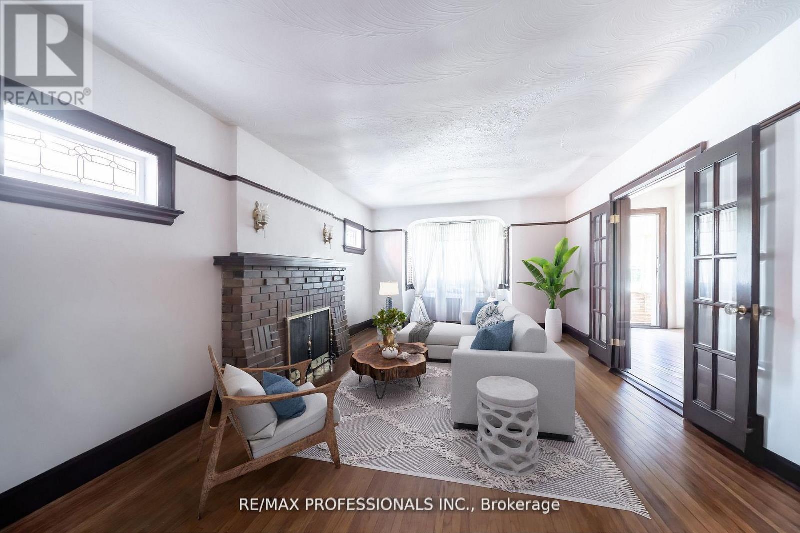 24 Queens Avenue, Toronto, Ontario  M8V 2N1 - Photo 9 - W12735636