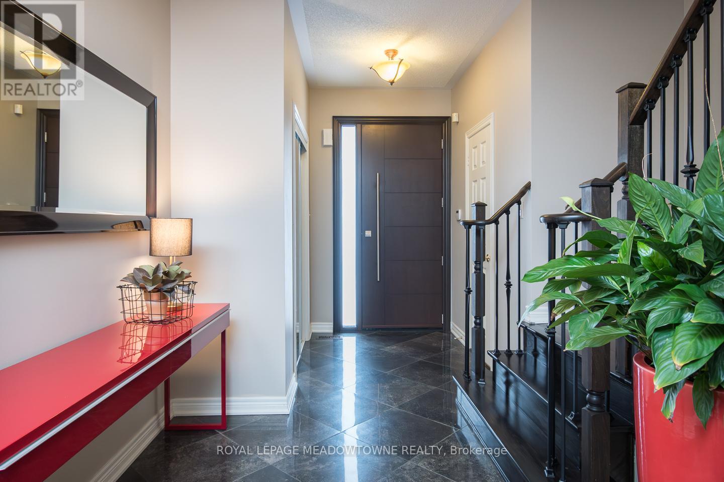 318 Malboeuf Court, Milton, Ontario  L9T 7Y5 - Photo 4 - W12735674