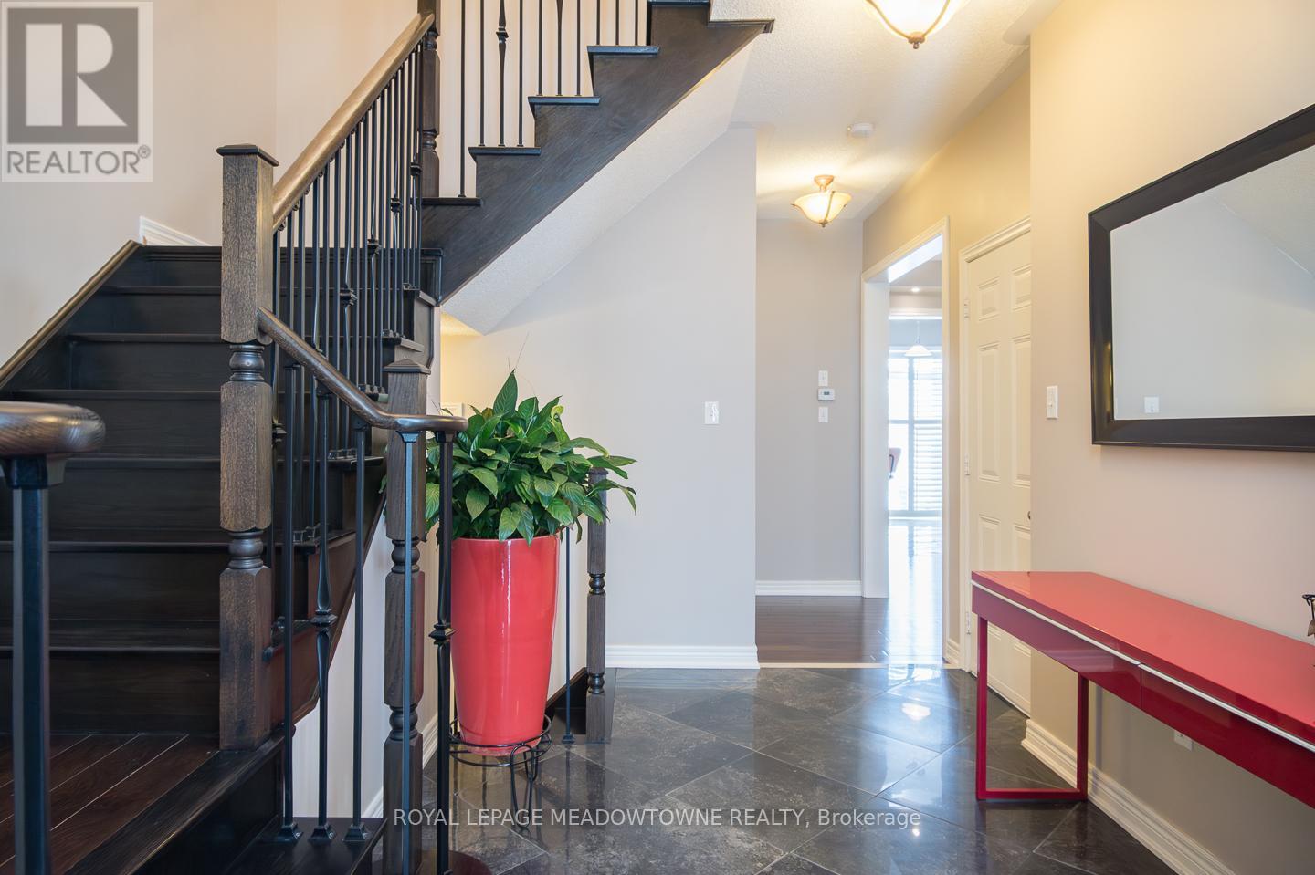 318 Malboeuf Court, Milton, Ontario  L9T 7Y5 - Photo 6 - W12735674