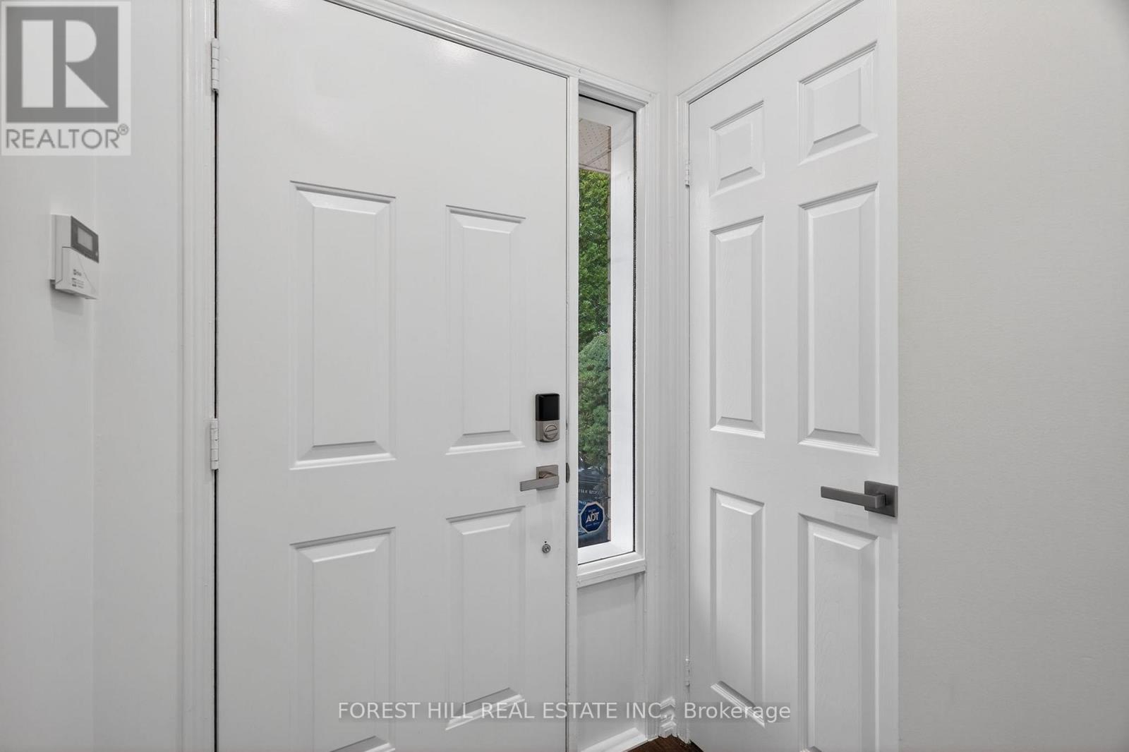 532 Steddick Court, Mississauga, Ontario  L5R 3T1 - Photo 3 - W12735682