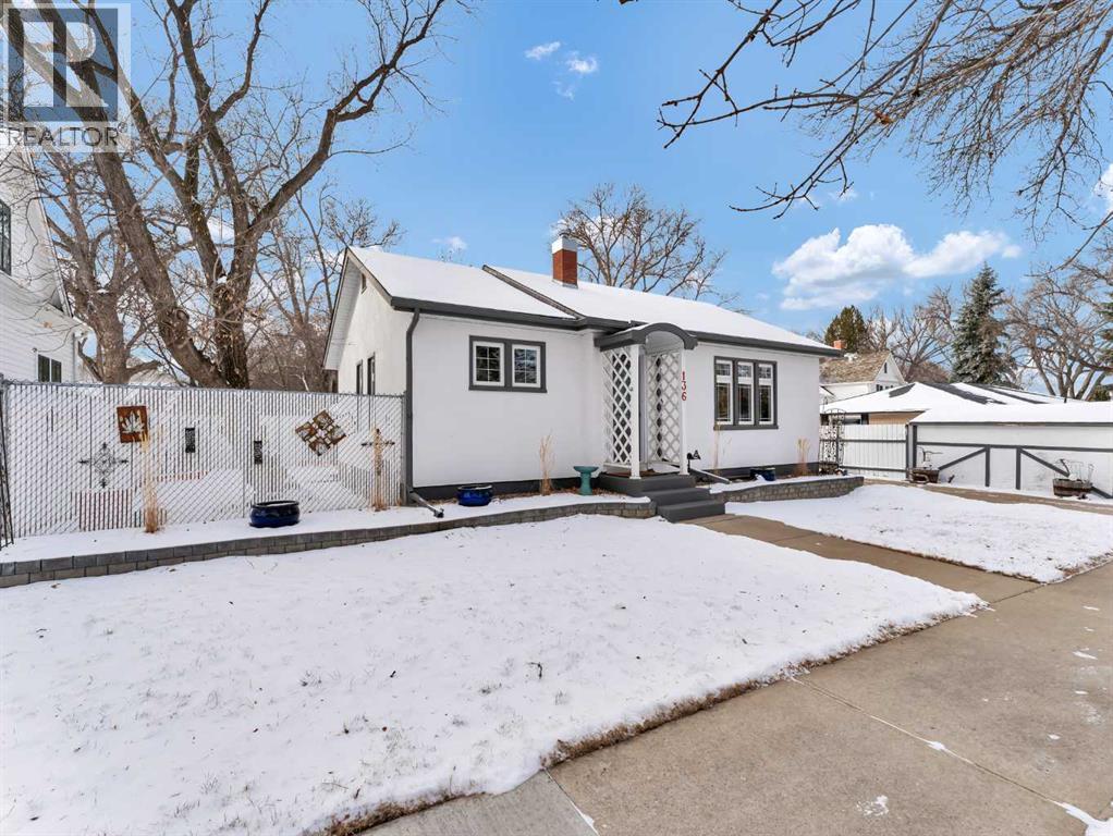 136 3 Avenue Se, Medicine Hat, Alberta  T1A 2L8 - Photo 2 - A2281453