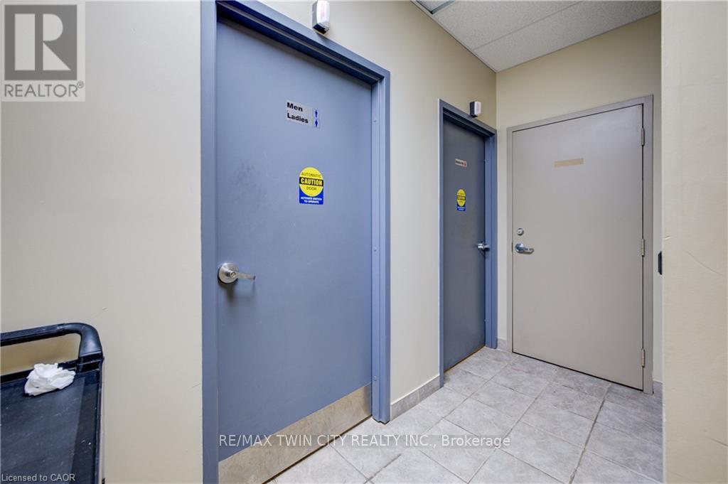 185 King Street N, Waterloo, Ontario  N2J 0E1 - Photo 5 - X12735668